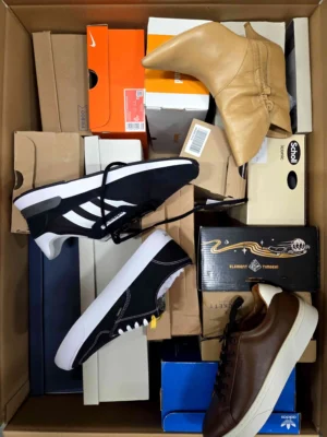 The photo shows a package with footwear in the category BS.