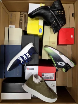 The photo shows a package with footwear in the category BS.