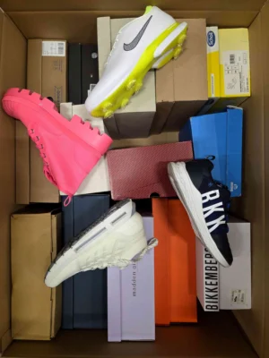 The photo shows a package with footwear in the category BS.