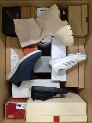 The photo shows a package with footwear in the category BS.