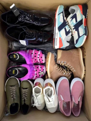 The photo shows a package with footwear in the category BSU.