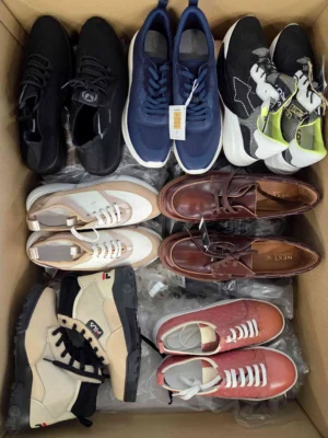 The photo shows a package with footwear in the category BSU.