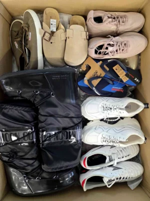The photo shows a package with footwear in the category BSU.