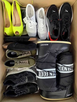 The photo shows a package with footwear in the category BSU.