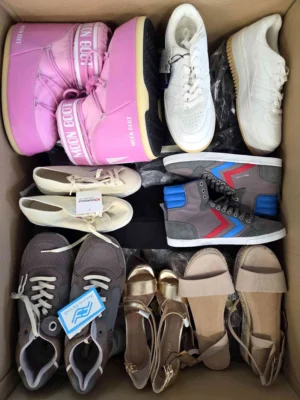 The photo shows a package with footwear in the category BSU.