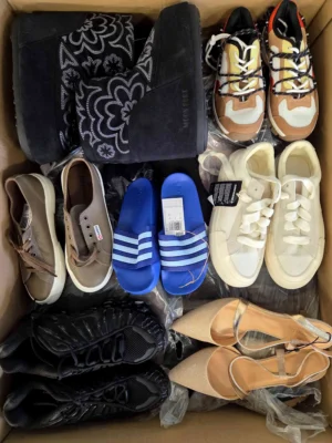 The photo shows a package with footwear in the category BSU.