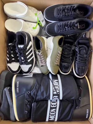 The photo shows a package with footwear in the category BSU.