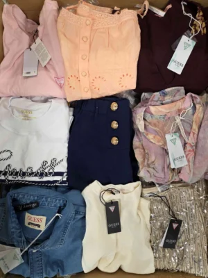 The photo shows a package with clothing in the category B.