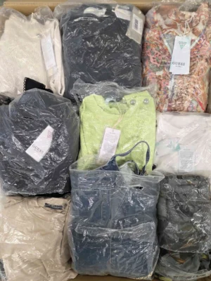 The photo shows a package with clothing in the category B.