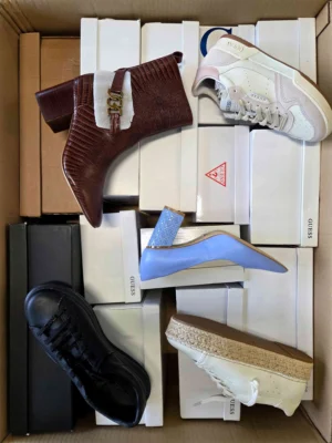 The photo shows a package with footwear in the category BS.