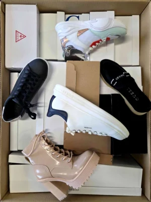 The photo shows a package with footwear in the category BS.