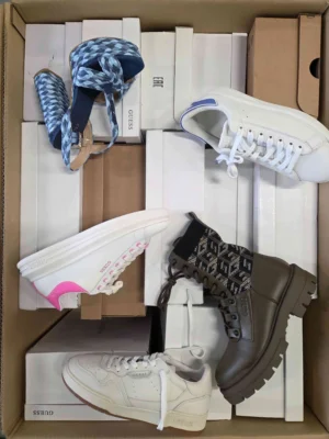 The photo shows a package with footwear in the category BS.