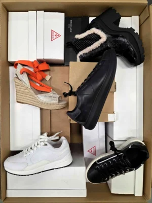 The photo shows a package with footwear in the category BS.