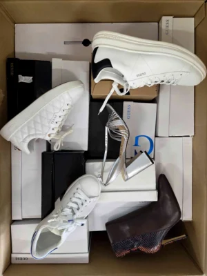 The photo shows a package with footwear in the category BS.