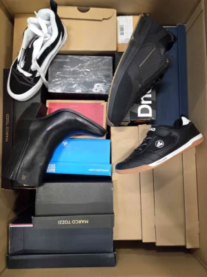 The photo shows a package with footwear in the category CS.