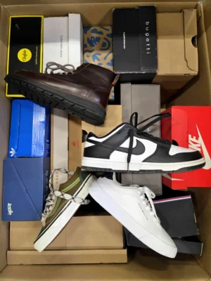 The photo shows a package with footwear in the category CS.