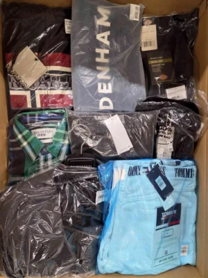 The photo shows a package with clothing in the category AM.
