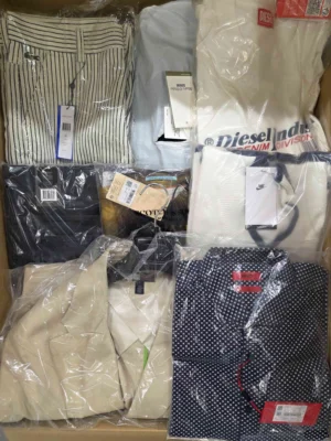 The photo shows a package with clothing in the category AM.