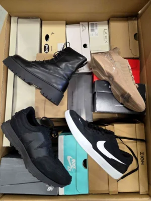 The photo shows a package with footwear in the category CS.
