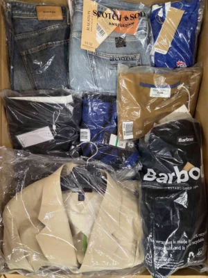 The photo shows a package with clothing in the category AM.
