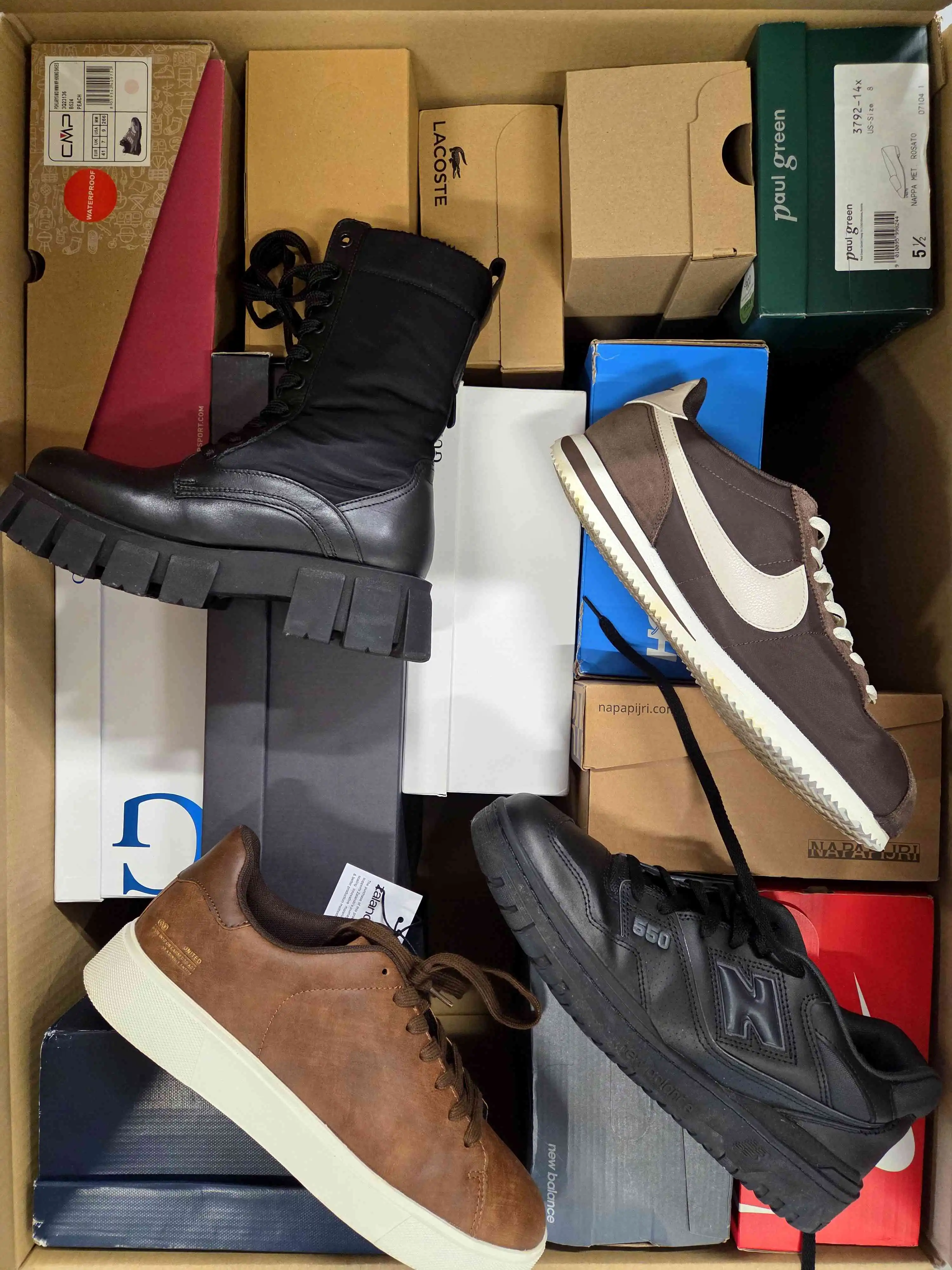 CS5101 3 The photo shows a package with footwear in the category CS.