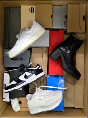 The photo shows a package with footwear in the category CS.