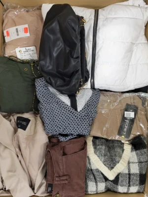 The photo shows a package with clothing in the category TSC.