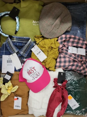 The photo shows a package with clothing in the category TSC.