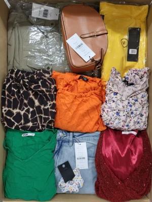 The photo shows a package with clothing in the category TSC.