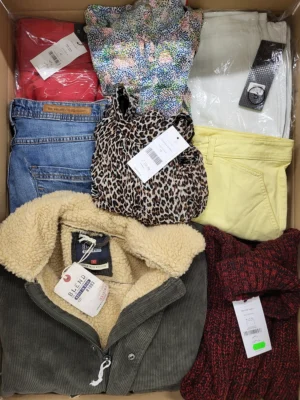 The photo shows a package with clothing in the category TSC.