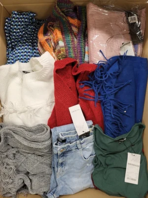 The photo shows a package with clothing in the category TSC.