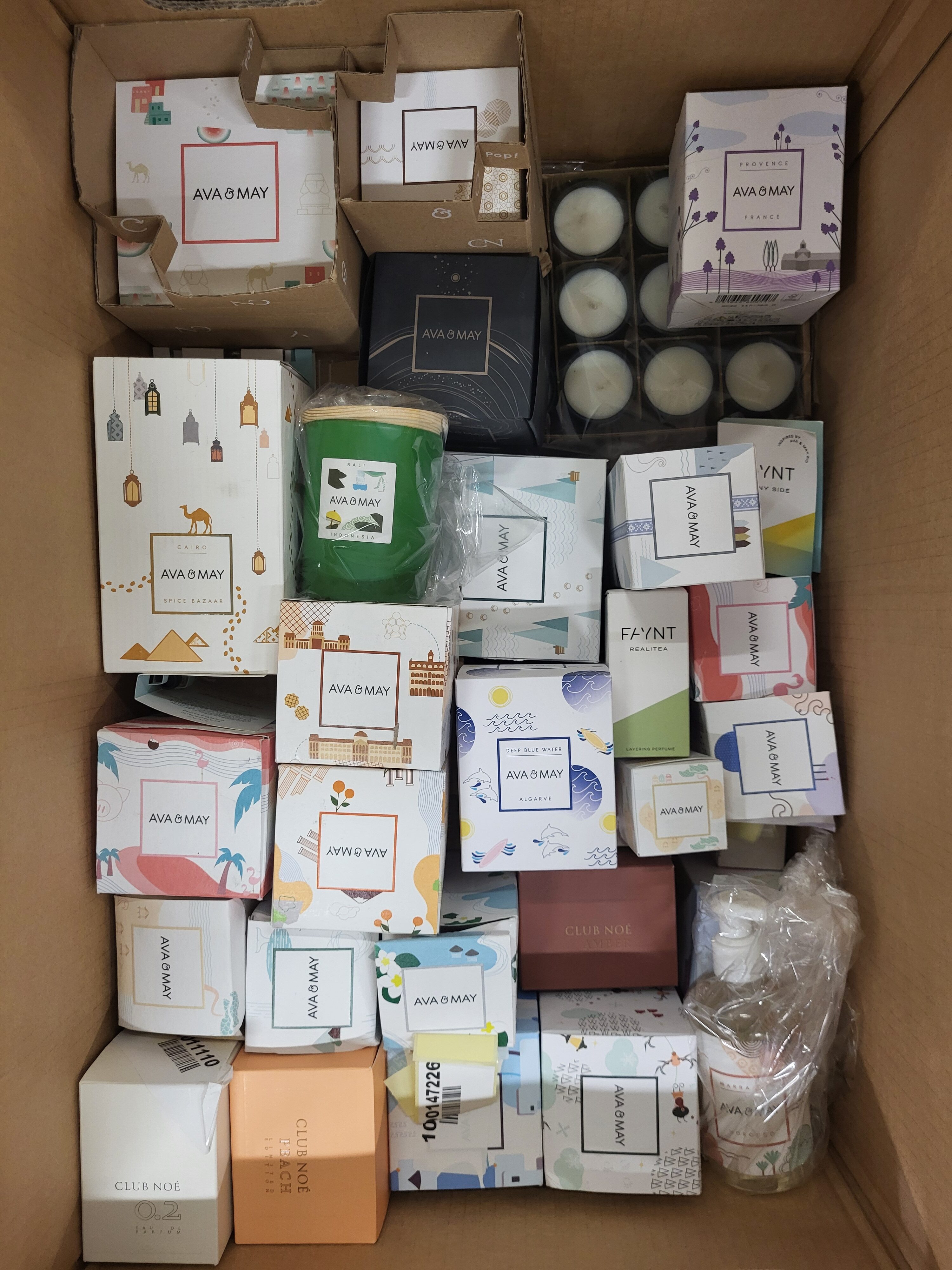 CO554 3 The picture shows a package with accessories in the category CO.