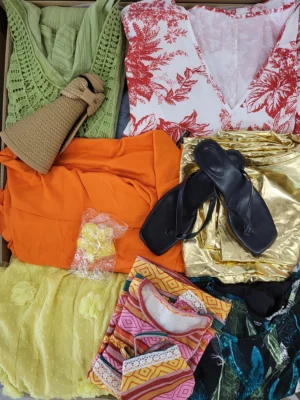 The photo shows a package with clothing in the category SN.