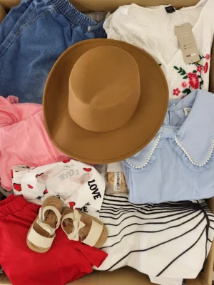 The photo shows a package with clothing in the category SN.