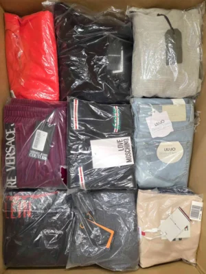 The photo shows a package with clothing in the category AP.