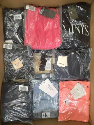The photo shows a package with clothing in the category AP.