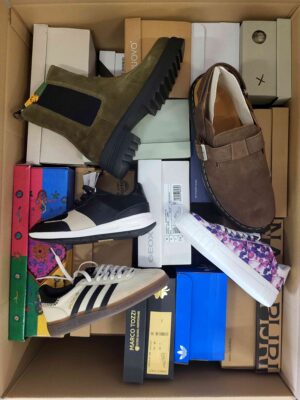 The photo shows a package with footwear in the category AS.