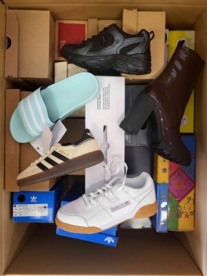 The photo shows a package with footwear in the category AS.