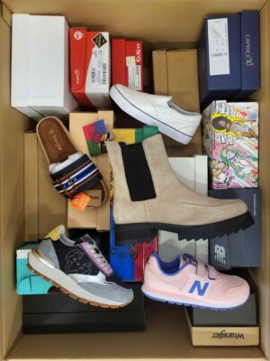 The photo shows a package with footwear in the category AS.