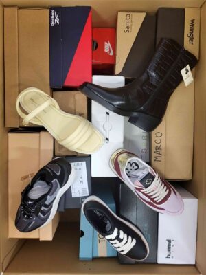 The photo shows a package with footwear in the category AS.