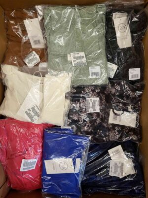 The photo shows a package with clothing in the category YA.
