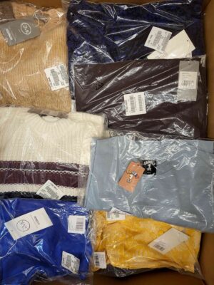 The photo shows a package with clothing in the category YA.