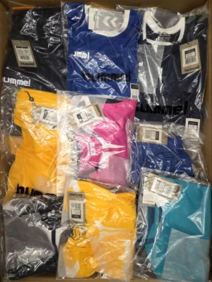 The photo shows a package with clothing in the category H.