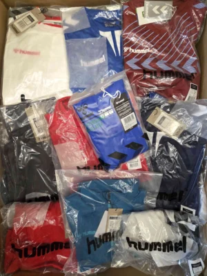 The photo shows a package with clothing in the category H.