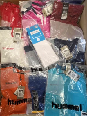 The photo shows a package with clothing in the category H.