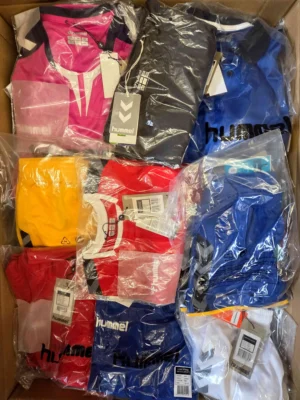 The photo shows a package with clothing in the category H.