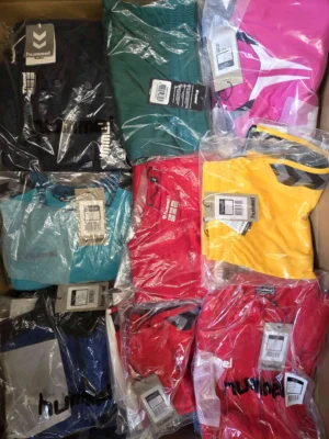 The photo shows a package with clothing in the category H.