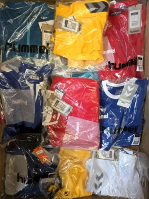 The photo shows a package with clothing in the category H.