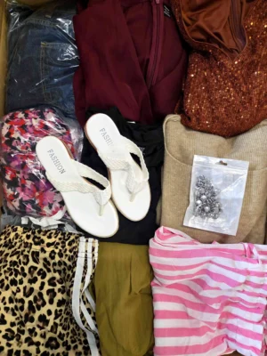 The photo shows a package with clothing in the category BSN.