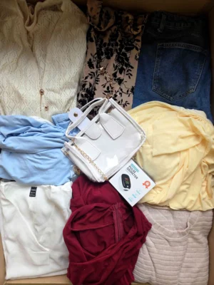 The photo shows a package with clothing in the category BSN.